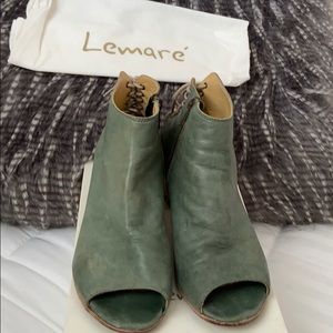 Green opened toe booties with detail on back. Sz38